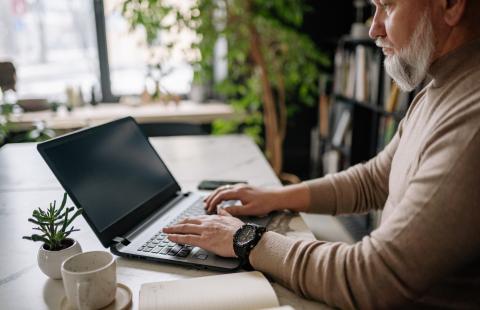 Person looking at computer screen 
